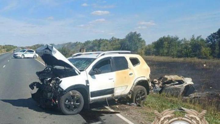Трое пострадали в ДТП с двумя "Рено" в Пугачевском районе Трое пострадали в ДТП с двумя "Рено" в Пугачевском районе