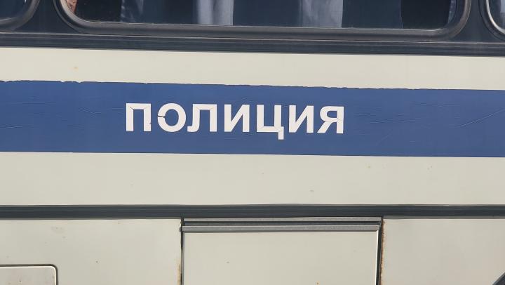 Старший участковый из Новоузенского вытащил шофера из горящей иномарки и получил медаль Старший участковый из Новоузенского вытащил шофера из горящей иномарки и получил медаль
