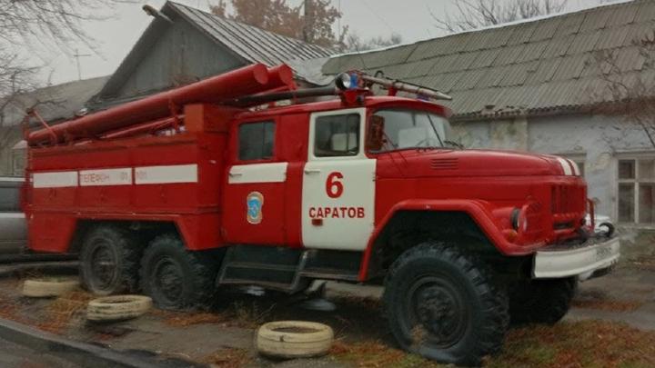 В Вольске ранним утром горел деревянный дом В Вольске ранним утром горел деревянный дом