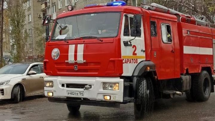 Сын спас пожилую мать из горящей квартиры в Саратове