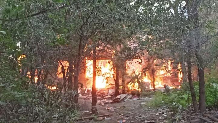 В Саратовской области за сутки потушили 25 пожаров В Саратовской области за сутки потушили 25 пожаров