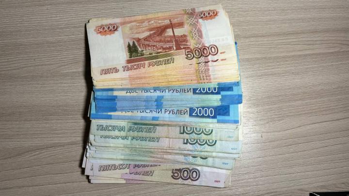 В Энгельсе приставы взыскали полмиллиона рублей долгов по зарплате для юриста компании В Энгельсе приставы взыскали полмиллиона рублей долгов по зарплате для юриста компании