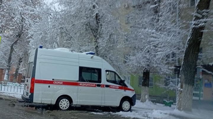 Ветром сорвало крышу с трехэтажки в Александровом Гае: погиб мужчина