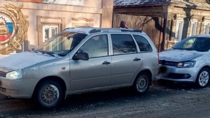 Водитель "Калины" пострадал в ДТП в саратовском посёлке