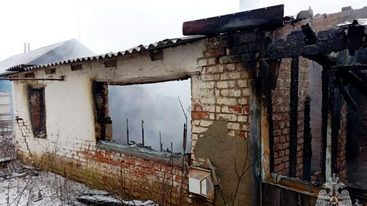 Двое мужчин погибли на пожаре в Краснопартизанском районе