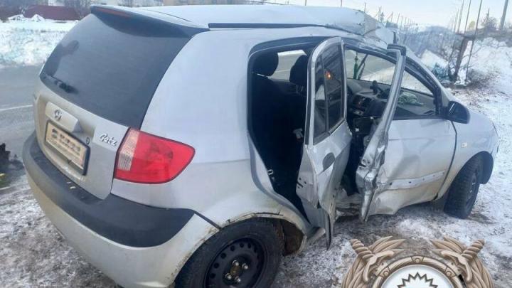 Иномарка врезалась в столб в Краснокутском районе: двое взрослых и 15-летний подросток в больнице Иномарка врезалась в столб в Краснокутском районе: двое взрослых и 15-летний подросток в больнице