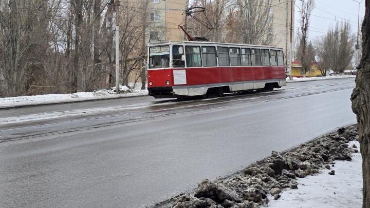 Утро без трамваев: в Саратове сразу три маршрута встали Утро без трамваев: в Саратове сразу три маршрута встали