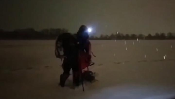 Инспекторы ГИМС спасли рыбака в Энгельсе Инспекторы ГИМС спасли рыбака в Энгельсе