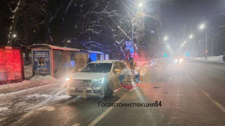 Кросовер насмерть сбил женщину на Стрелке в Саратове Кросовер насмерть сбил женщину на Стрелке в Саратове