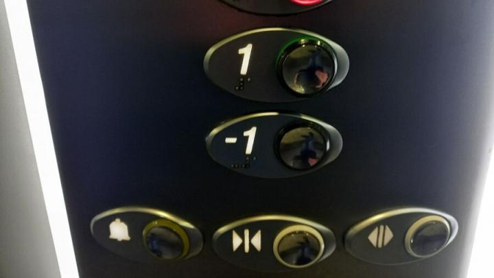 В Ленинском районе Саратова проверили лифты - возбуждены административные дела против управляющих компаний