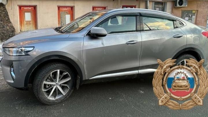 В центре Саратова женщина попала под колеса иномарки