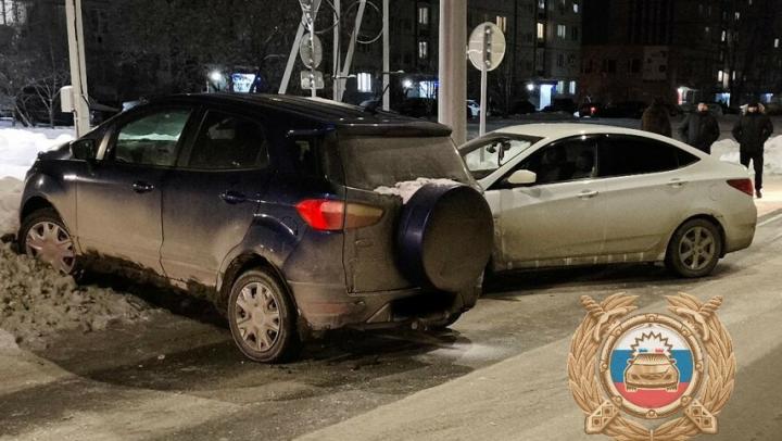 В Балакове две автоледи попали в аварию: есть пострадавшие