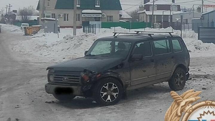В Энгельсе водитель "Нивы" пострадал в ДТП с "Тойотой" В Энгельсе водитель "Нивы" пострадал в ДТП с "Тойотой"