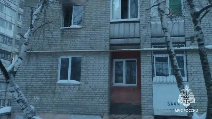 Из задымленного дома в Саратове спасли шестерых жильцов Из задымленного дома в Саратове спасли шестерых жильцов