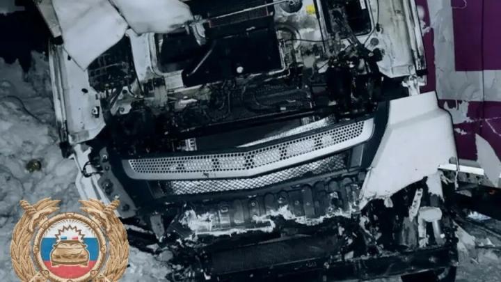 Ночью в Вольском районе иномарка слетела с дороги Ночью в Вольском районе иномарка слетела с дороги