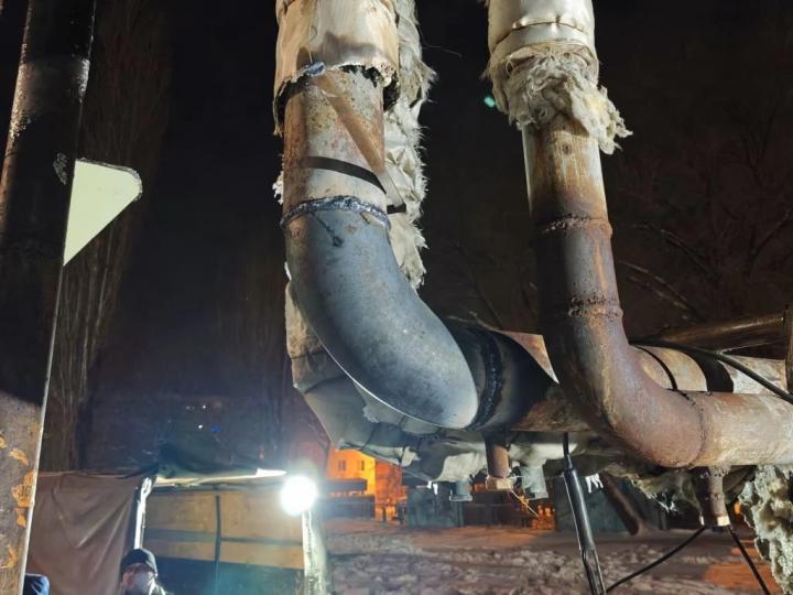 В Энгельсе ночью устранили аварию на линии горячего водоснабжения в центре города В Энгельсе ночью устранили аварию на линии горячего водоснабжения в центре города