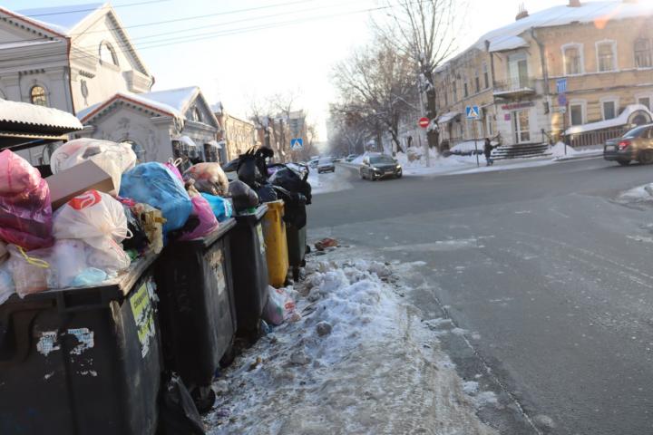 Рейд по центру Саратова: где нашли завалы мусора и кто ответит за нарушение графика Рейд по центру Саратова: где нашли завалы мусора и кто ответит за нарушение графика