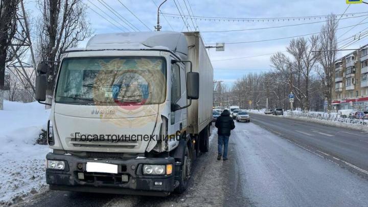 На Шехурдина в Саратове грузовик сбил женщину