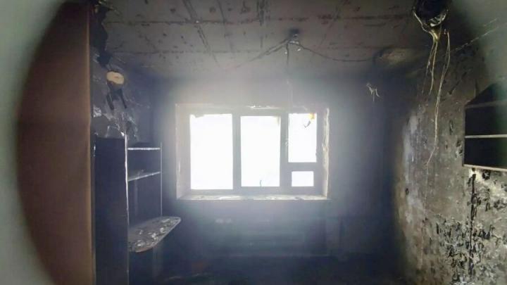 На ночном пожаре в Саратове спасены восемь взрослых и трое детей