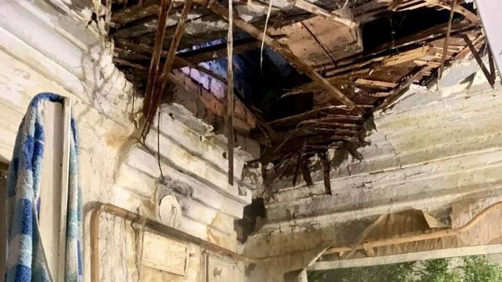 В центре Саратова горел жилой дом, эвакуированы семь человек