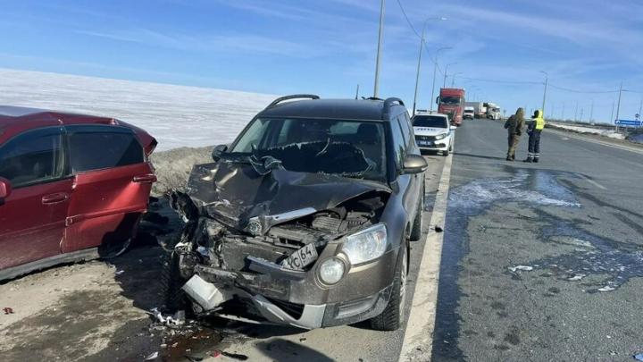 В ДТП у саратовской Клещёвки разбились две иномарки