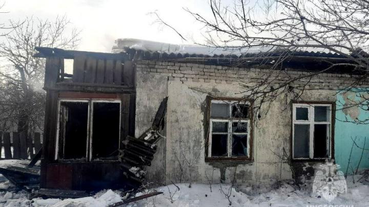 Три дома горели в Саратовской области за сутки