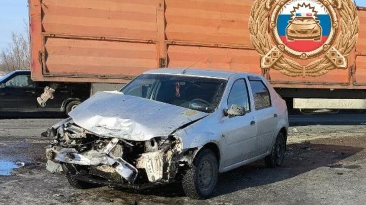 Пожилой мужчина пострадал в ДТП с грузовиком в Саратовской области