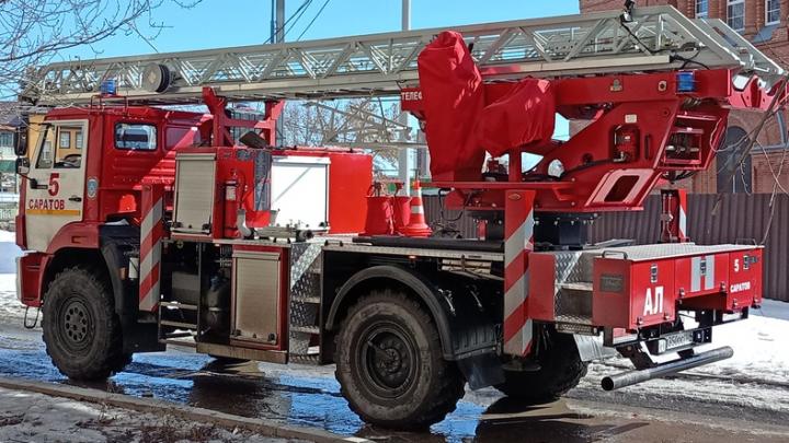 На территории мебельного производства в Балакове произошел пожар На территории мебельного производства в Балакове произошел пожар