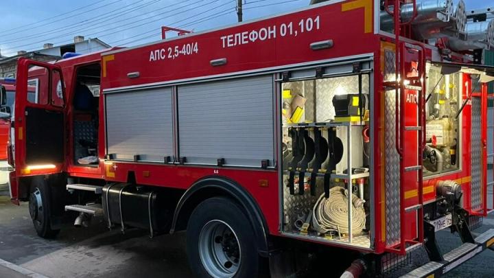 В Энгельсе сгорел частный дом: женщина успела спастись