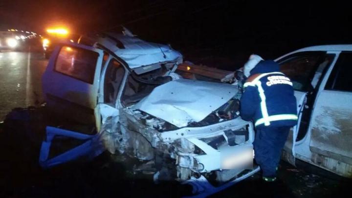 Два человека погибли и пять пострадали в автокатастрофе в Саратовской области