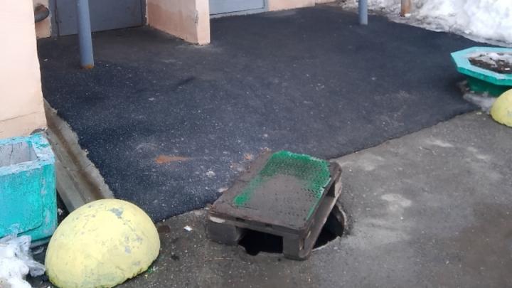 Жители саратовской многоэтажки жалуются на бездействие коммунальщиков