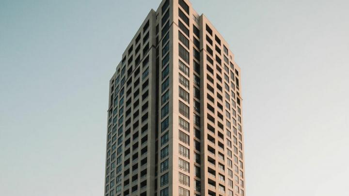 Саратовец покалечился при падении с высоты