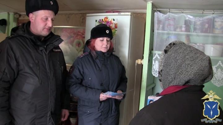 Под Саратовом полицейские спасли мужчину, застрявшего в сугробе