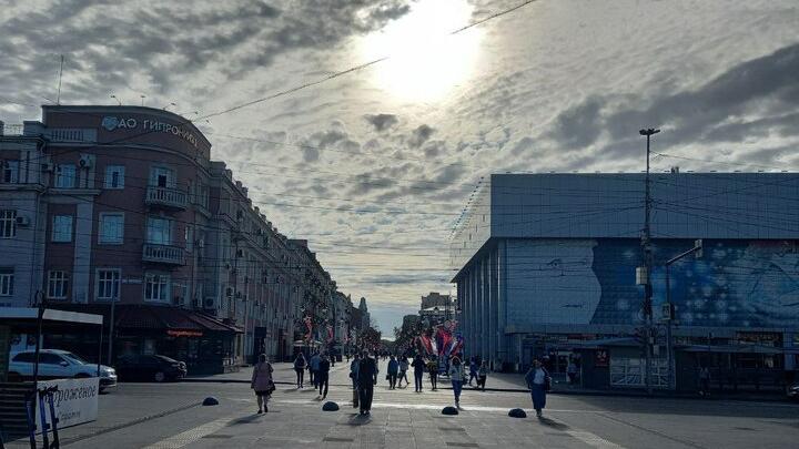 В Саратове на проспекте Столыпина обрушилась часть фасада на старинном здании