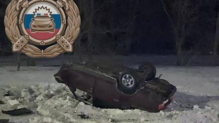 "Семёрка" врезалась в столб у Ершова: водитель в больнице