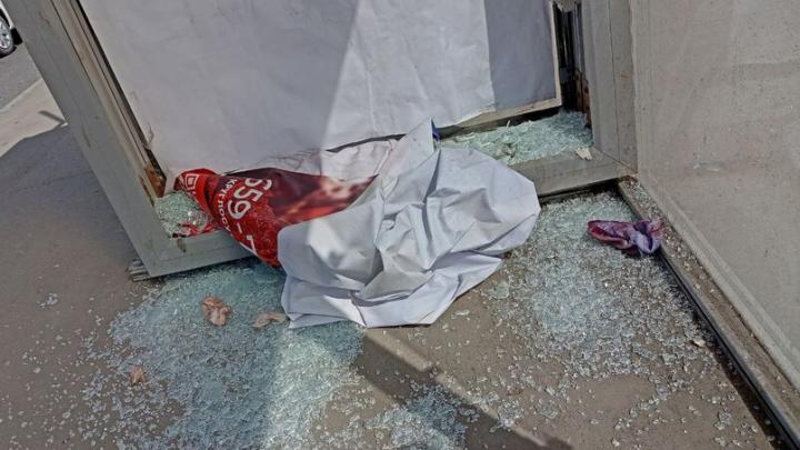 В Саратове снова разбили остановку общественного транспорта