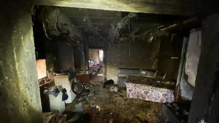 В Ершове женщина пыталась выйти из горящего дома и получила ожоги