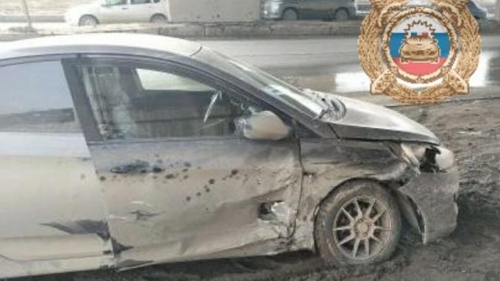 В ДТП с двумя машинами Hyundai в Саратове пострадала женщина