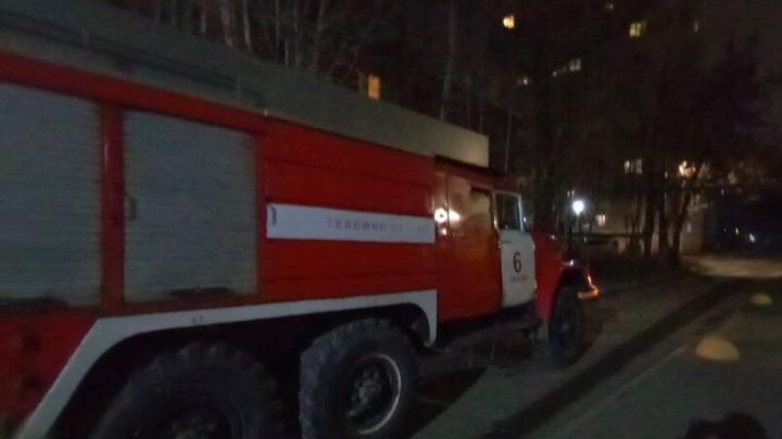 Ночной пожар на Валовой в Саратове тушили 13 расчетов