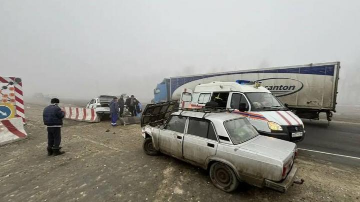 У саратовского поселка столкнулись две "Лады": пострадала женщина