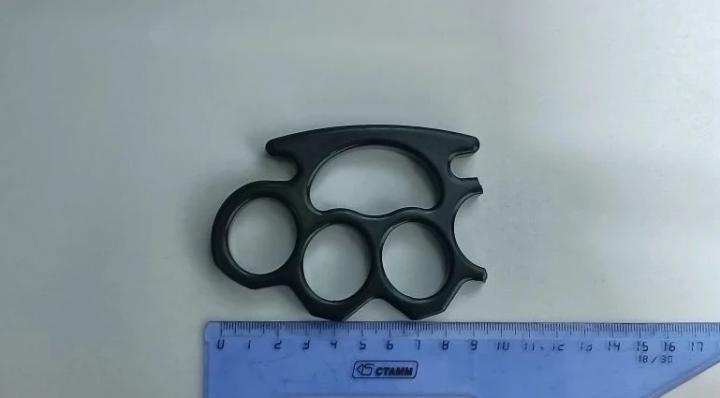 Пришёл за судебным решением с кастетом в сумке: 20-летнего саратовца задержали прямо в суде Пришёл за судебным решением с кастетом в сумке: 20-летнего саратовца задержали прямо в суде