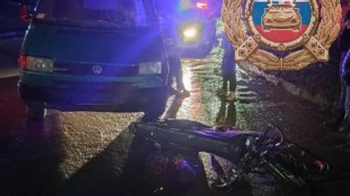 В Саратове 16-летний подросток на мотоцикле столкнулся с иномаркой: двое в больнице