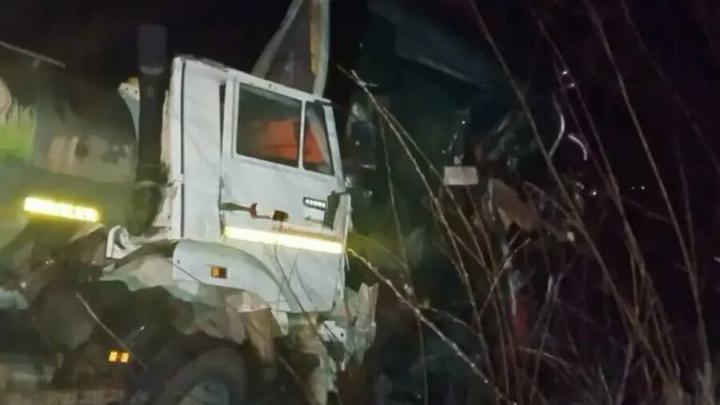 Водитель молоковоза погиб в ДТП с грузовиком в Саратовской области