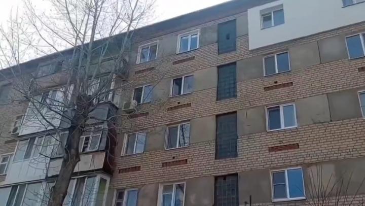 В Энгельсе сосед помог трем пенсионерам потушить пожар