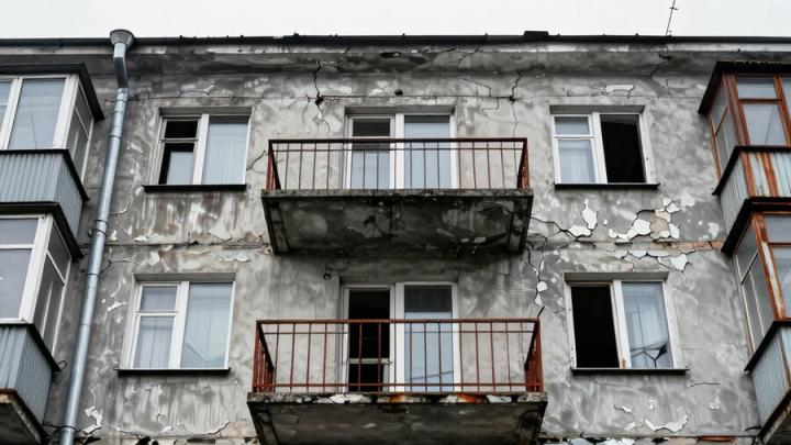 Директора УК в Энгельсе будут судить за аварийные балконы и козырьки Директора УК в Энгельсе будут судить за аварийные балконы и козырьки