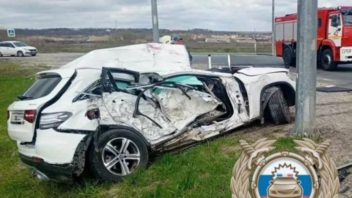 Водитель Mercedes погиб в ДТП в Калининском районе