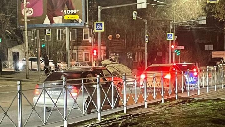 Гранта и Renault попали в серьезное ДТП на Большой Горной в Саратове