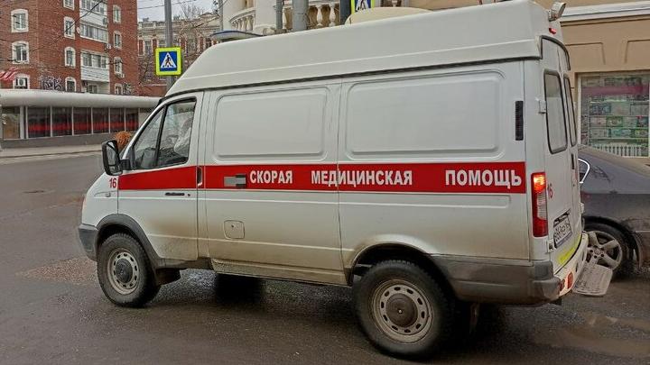 В Саратове пенсионерка разбилась, упав с третьего этажа