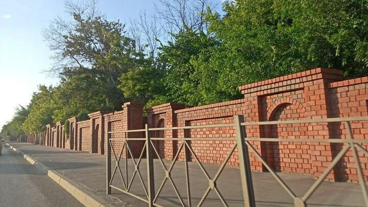 На саратовском кладбище пенсионерку сбила иномарка На саратовском кладбище пенсионерку сбила иномарка