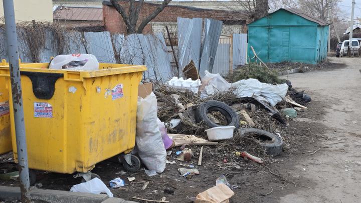 В Саратовской области количество мусоровывозящей техники сократилось почти вдвое с начала года